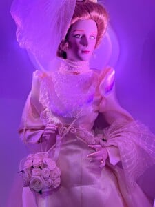 Strávil som noc s posadnutou bábikou Elizabeth: Zo žiarlivosti vraj napadla 17 mužov, v USA ju prirovnávajú k Anabelle
