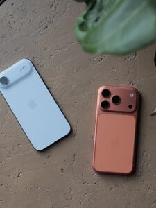 Strávili jsme dva týdny s iPhonem 17 Air a iPhonem 17 Pro. Je to revoluce, nebo předražené jablko za 30 tisíc?