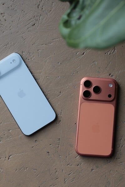 Strávili jsme dva týdny s iPhonem 17 Air a iPhonem 17 Pro. Je to revoluce, nebo předražené jablko za 30 tisíc?