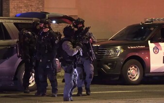 Střelba v Torontu si vyžádala 12 zraněných. Pachatel je na útěku