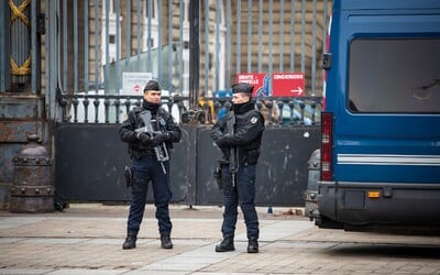 Střelba ve Francii: Muž zastřelil nejméně pět osob z okna jedoucího auta