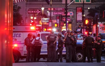 Střelec v New Yorku zavraždil nejméně čtyři lidi. Jednou z obětí je policista