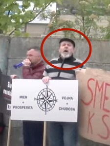 Strelec z Handlovej v minulosti protestoval proti Ficovi. „Dosť bolo Fica,“ skandoval v apríli neďaleko Trnavy