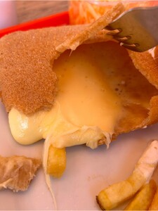 Študent na Mlynoch dostal vyprážaný syr „bez syra“. Vysokoškoláci sa sťažujú na známu jedáleň, vraj výrazne klesla kvalita jedla