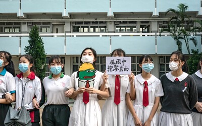 Studenti v Hongkongu vytvořili lidský řetěz. Pokračují v demonstracích proti vládě