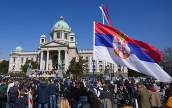 Študenti v Srbsku obsadili verejnoprávny rozhlas. Blokáda má trvať 22 hodín