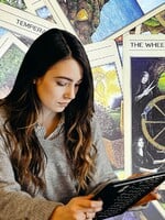 Študentka bude za 12 € tvojou virtuálnou kamarátkou a kvetinárka bútľavou vŕbou: Slováci ponúkajú na online portáli bizarné služby