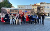 Studentstvo poklidně vyjadřovalo svůj názor. Schytalo urážky od Babišových voličů
