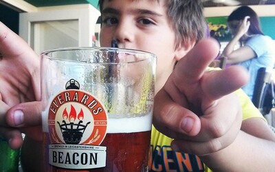 Štvrtine detí na Slovensku prvýkrát nalejú alkohol rodičia doma. V 70 % prípadov im ponúknu pivo, lebo je to „mäkký alkohol“