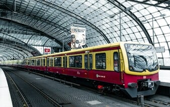 Subway Surfers v skutočnom živote skončilo smrťou. Dvaja mladíci zomreli, keď skákali po streche idúceho vlaku
