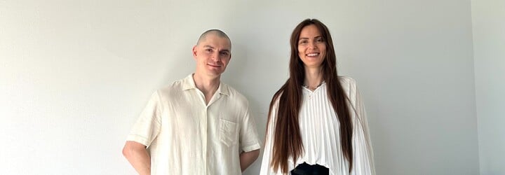 Súrodenci odišli z vysokej školy na učilište, aby sa naučili šiť. Vytvorili dielňu, ktorých je na svete len pár