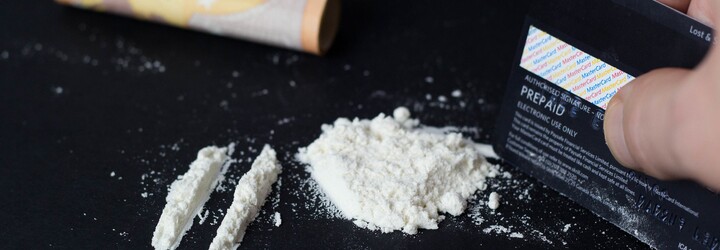 Překvapeným Italům propadl střechou kokain za 250 milionů korun. Pilot se netrefil