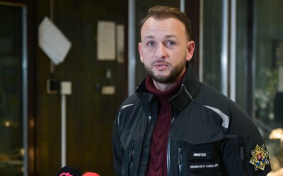 Šutaj Eštok hovorí o sprísňovaní legálnej držby zbrane na Slovensku. Nechce ísť však cestou USA