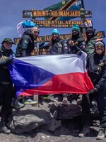 Světový unikát: Češi zdolali nejvyšší bod Kilimandžára pod 24 hodin. „V hlavě jsme procházeli peklem,“ tvrdí