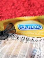 Svetu hrozí nedostatok kondómov. Najväčšieho výrobcu prezervatívov zatvoril koronavírus, teraz robí len na polovičný výkon