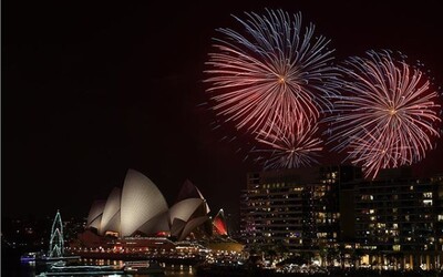 Sydney přivítalo nový rok velkolepým ohňostrojem, přestože téměř 300 tisíc lidí podepsalo petici za zrušení