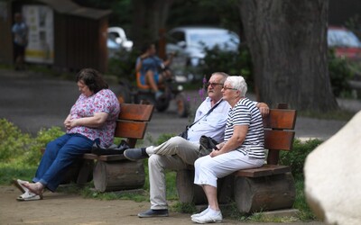 TABUĽKA: Mnohí Slováci pôjdu do dôchodku až po sedemdesiatke. Pozri si, kedy máš nárok odísť ty