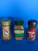 TEST populárnych instantných káv: Ktorá klasika je podľa profesionálneho pražiara prepadák a čo by si zaliali kolegovia?