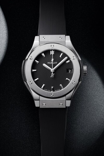 TOP 10 luxusných švajčiarskych hodiniek z druhej ruky. Značky Rolex či Hublot môžeš mať aj bez toho, aby si predal obličku