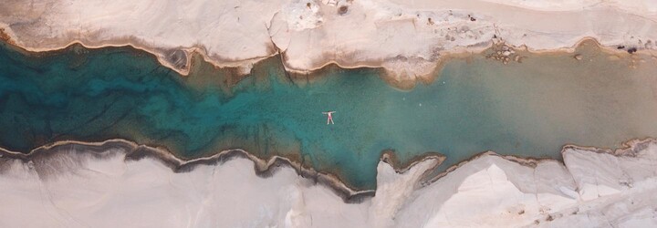 TOP 7 najkrajších pláží v Grécku: Od ružového piesku cez tyrkysové zátoky až po mesačnú krajinu