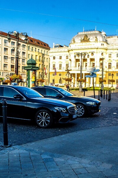 TOP Taxislužba v Bratislave: Rýchly pohyb po meste aj v okolí v komfortných autách