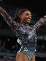 TOP módne momenty z OH v Paríži: gymnastky USA v najdrahších dresoch, Pharrell s taškou LV za 850-tisíc a Céline Dion v Diore