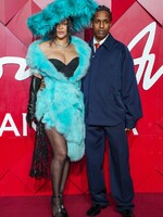 TOP outfity z červeného koberca v roku 2024: Dokonalý pár Rihanna a A$AP Rocky, Brad Pitt s novou partnerkou či sexi Kardashianky