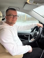 Tadeáš vozí ľudí z Prešova do Mníchova. Jedna pani na mňa kričala, niektoré tety mi nosia do auta raňajky (Rozhovor)