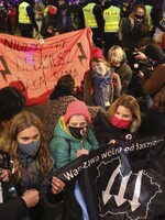 Téměř úplný zákaz interrupcí. Poláci jsou kvůli zpřísnění zákona opět v ulicích 