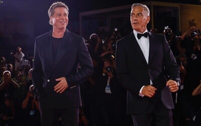 Takto skvelo vyzerali Brad Pitt, George Clooney či Sydney Sweeney na červenom koberci počas filmového festivalu v Benátkach  