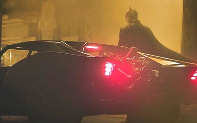 Takto vyzerá Batman a jeho Batmobil. Režisér filmu odhalil prvé oficiálne fotky