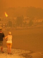 Takto vyzerá peklo na zemi. Grécko zažíva tragédiu nepredstaviteľných rozmerov, pomáhať šli aj slovenskí hasiči