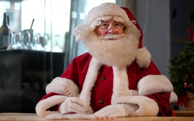 Italský biskup dětem řekl, že Santa neexistuje. Diecéze se omluvila, prý jim nechtěl vzít iluze