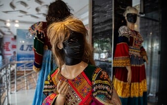 Tálibán nařídil zakrýt nebo uříznout hlavy ženským figurínám v obchodech