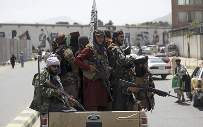 Tálibán obnovil v Afghánistánu právo šaría. Na fotbalových stadionech již proběhla první veřejná bičování za krádeže i gay sex