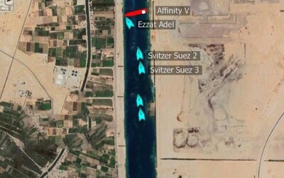 Tanker zablokoval na pět hodin Suezský průplav