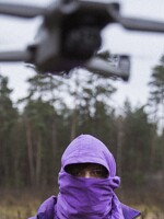 Tato technika točí klipy Yzomandiase, Nik Tenda i Hasana. Jak létající kamerky změnily úhel pohledu na české rapové videoklipy?
