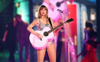 Taylor Swift po pěti letech vyjela na turné. Odstartovala ho tříhodinovou show, zaznělo 44 písní z celé kariéry