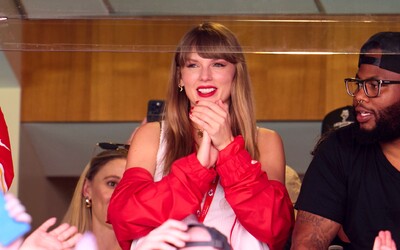Taylor Swift randí s NFL hráčom: Ihneď mu pribudlo pol milióna followerov. Toto je love story ženy, ktorá vytiahla ekonomiku USA  