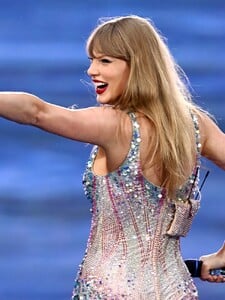 Taylor Swift ve volbách podpoří Kamalu Harris. Fanouškům zároveň poslala důležitý vzkaz