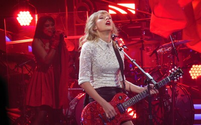Taylor Swift zadržovala slzy. Na velkolepém koncertě jásalo 60 tisíc lidí, zpěvačku to dojalo