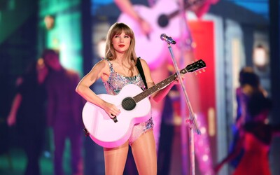 Taylor Swift zlomila rekord v počte divákov. Bolo ich toľko, že tisíce z nich sedeli pred vypredaným štadiónom