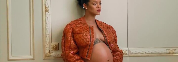 Tehotná Rihanna pózuje v priehľadnom outfite na titulnej strane magazínu Vogue   