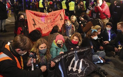 Těhotné Polce odmítli provést potrat. Po zdravotních komplikacích zemřela ona i obě děti