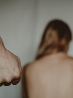 Téměř každý třetí člověk se setkal s domácím násilím. Pomoci s osvětou chce nová iniciativa
