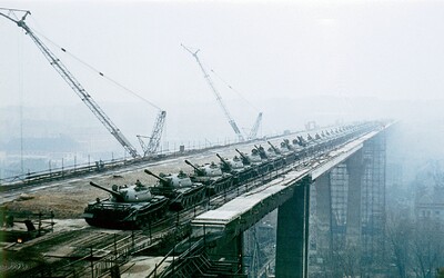 Temná historie Nuseláku. Podívej se na unikátní fotky mostu, ze kterého skočily stovky sebevrahů