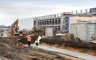 Tento rok otvoria na Slovensku nový závod. Zamestnancom ponúka platy do 3 500 €