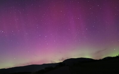 Tento víkend bude nad Slovenskom opäť polárna žiara. Meteorológovia prezradili, kde ju môžeš pozorovať