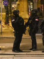 Teroristi zabili vo Viedni minimálne 3 ľudí, jedného z útočníkov policajti zastrelili