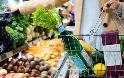 Tesco otevře v Británii první obchod jen se zdravým jídlem. Od září v zemi platí přísné omezení zpracovaných potravin